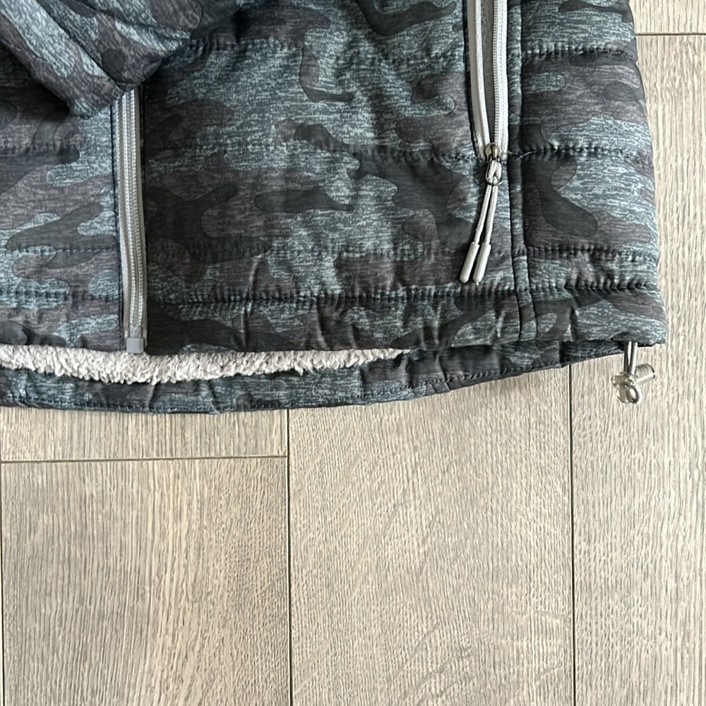 New Balance Coat - Picture 3 of 4